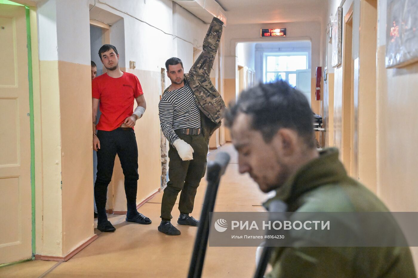 Военнопленным ВСУ оказывают помощь в Новоазовской ЦРБ