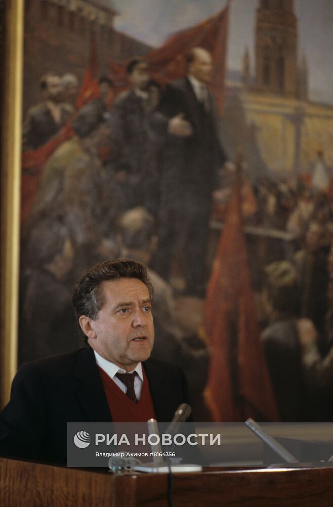 Заместитель министра иностранных дел СССР Анатолий Адамишин