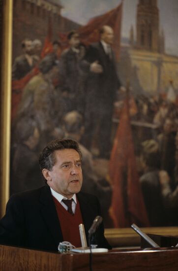 Заместитель министра иностранных дел СССР Анатолий Адамишин