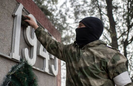 Военнослужащие Росгвардии благоустраивают воинские мемориалы в Херсонской области