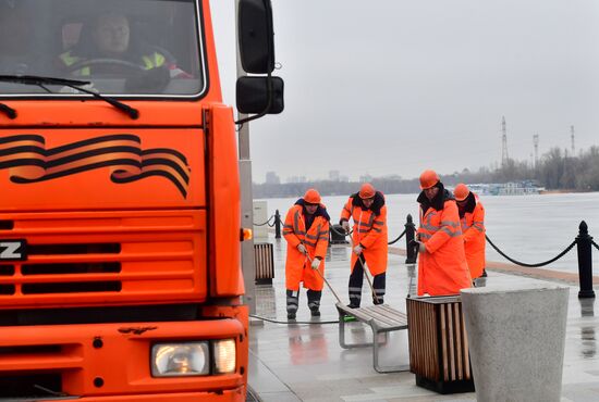 Подготовка причалов Северного речного вокзала к началу навигации