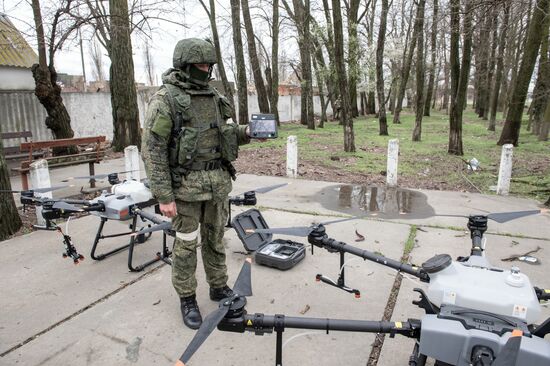 Российские военные нашли украинские БПЛА с емкостями для жидкости и распылителями