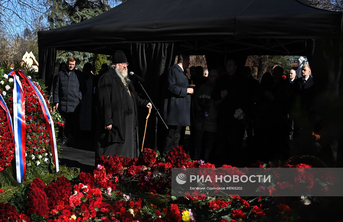 Мероприятие памяти  Владимира Жириновскому на Новодевичьем кладбище