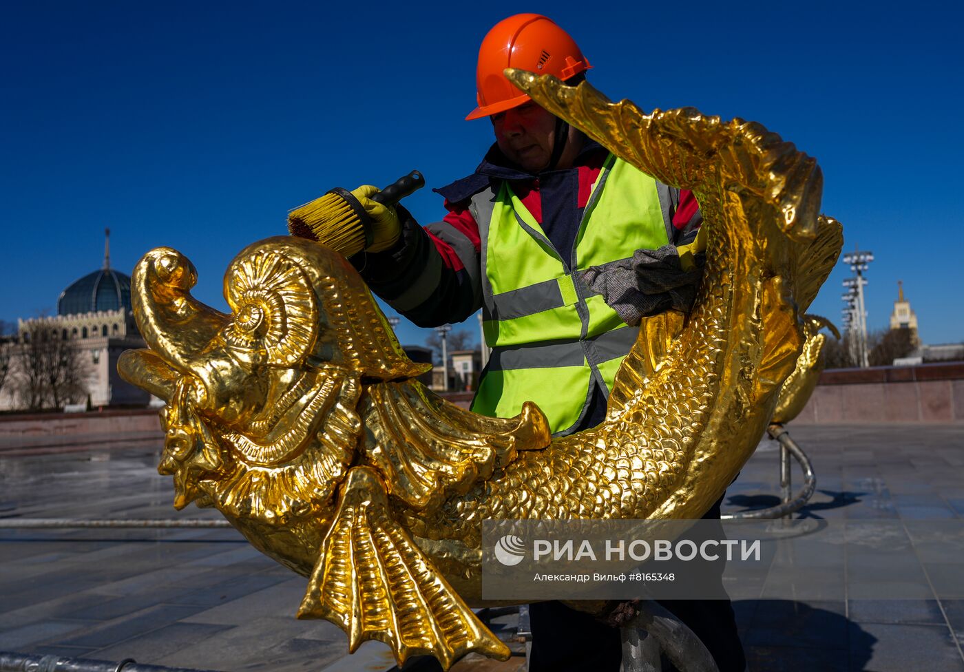 Промывка фонтанов "Дружба народов" и "Каменный цветок" на ВДНХ