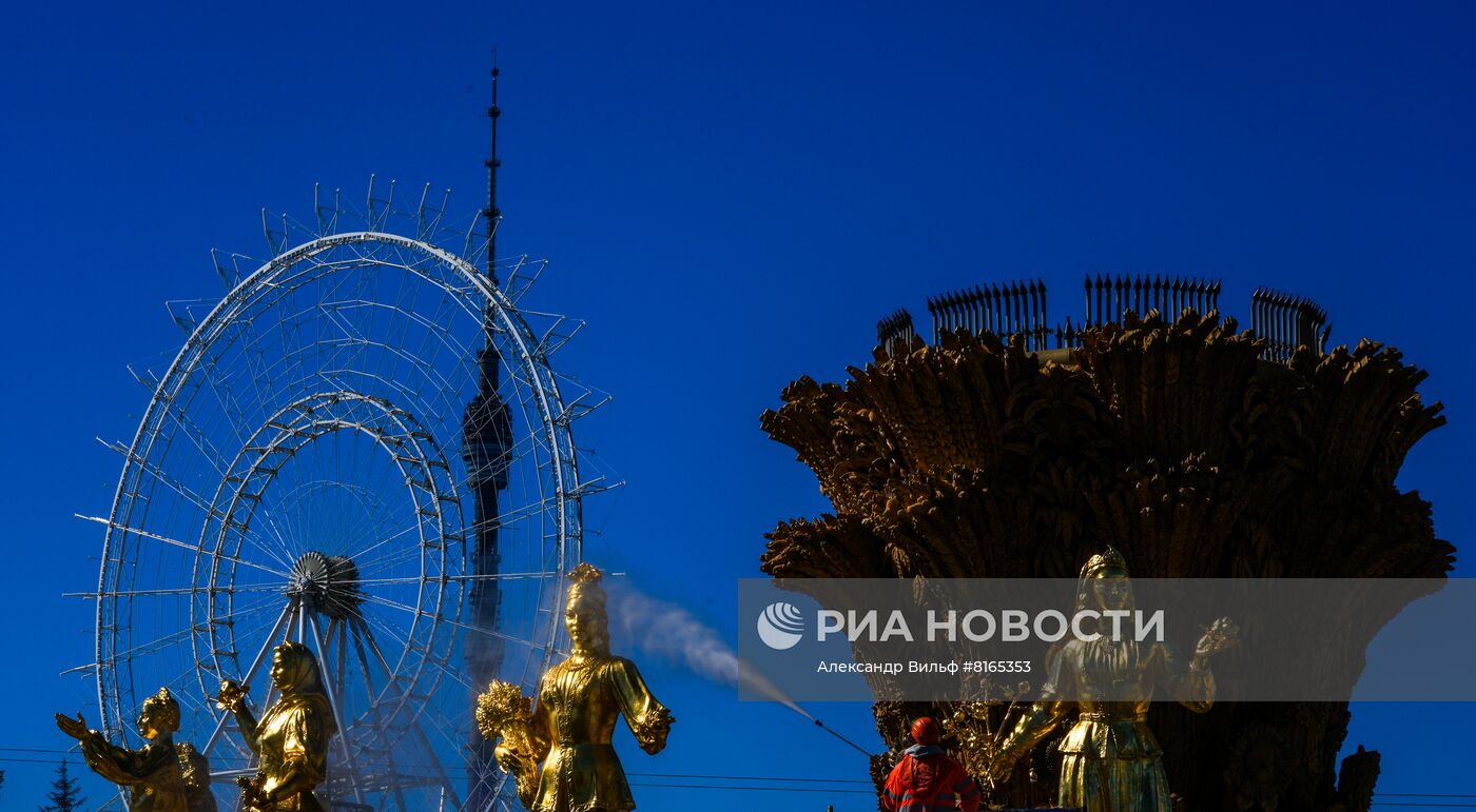 Промывка фонтанов "Дружба народов" и "Каменный цветок" на ВДНХ