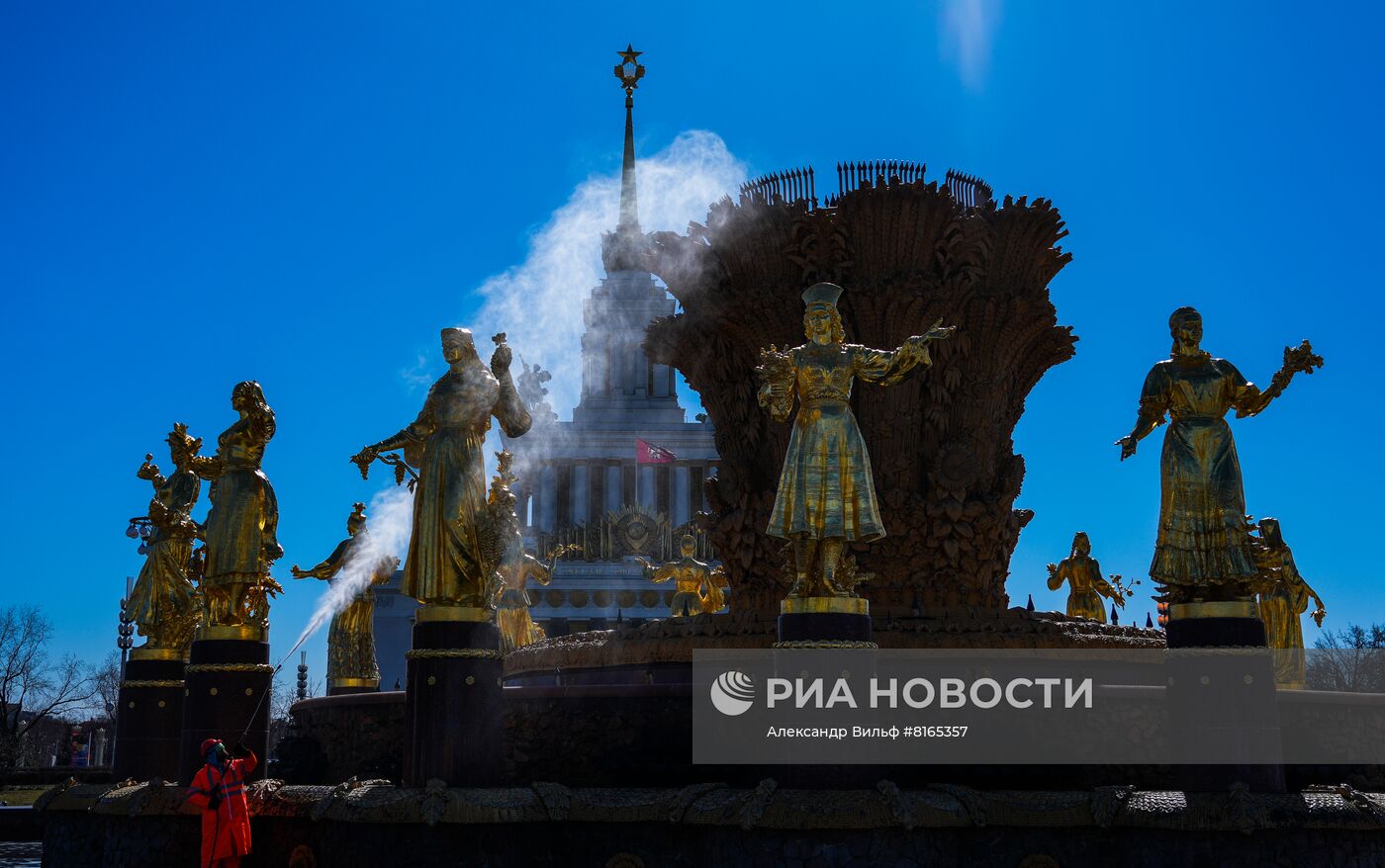 Промывка фонтанов "Дружба народов" и "Каменный цветок" на ВДНХ