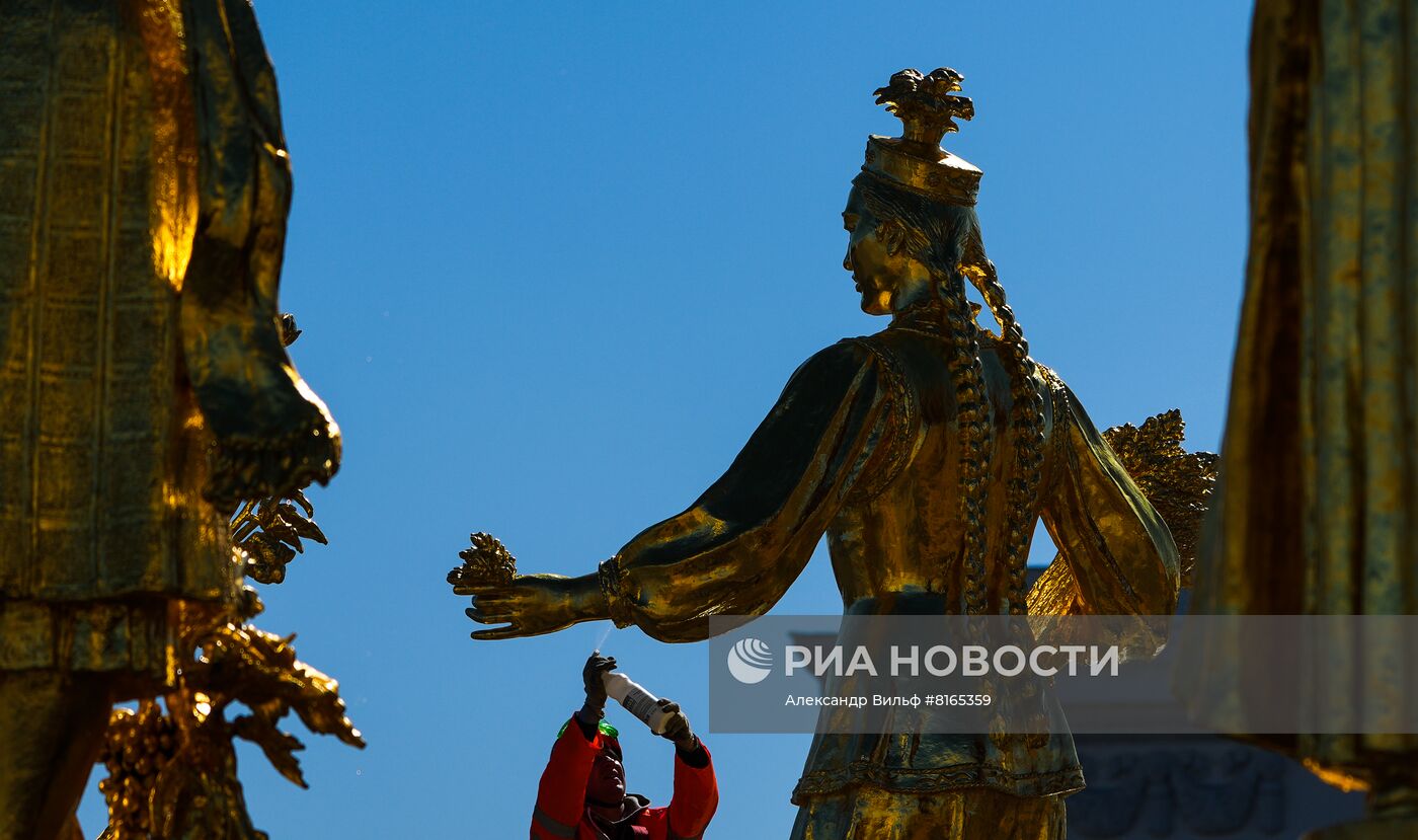 Промывка фонтанов "Дружба народов" и "Каменный цветок" на ВДНХ