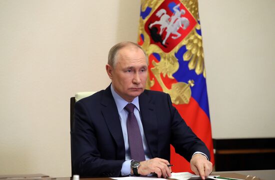 Президент РФ В. Путин провел совещание о текущей ситуации в нефтегазовом секторе