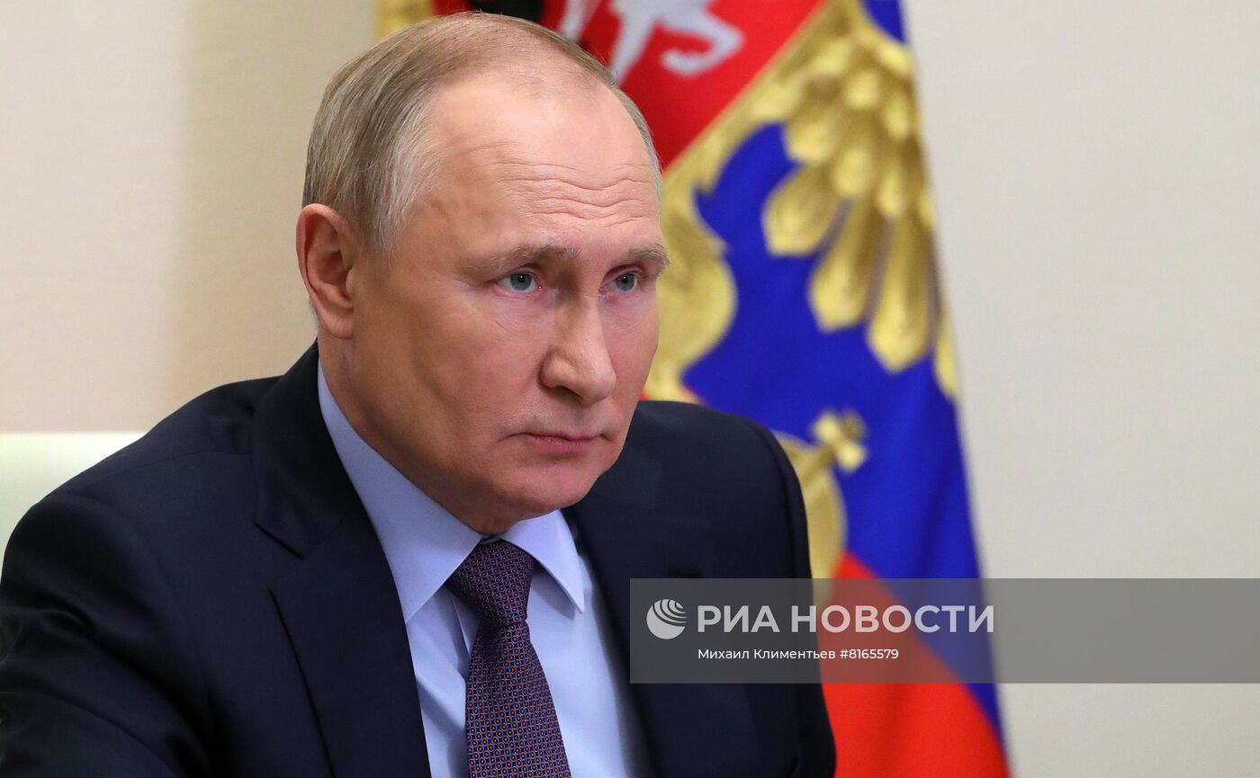 Президент РФ В. Путин провел совещание о текущей ситуации в нефтегазовом секторе