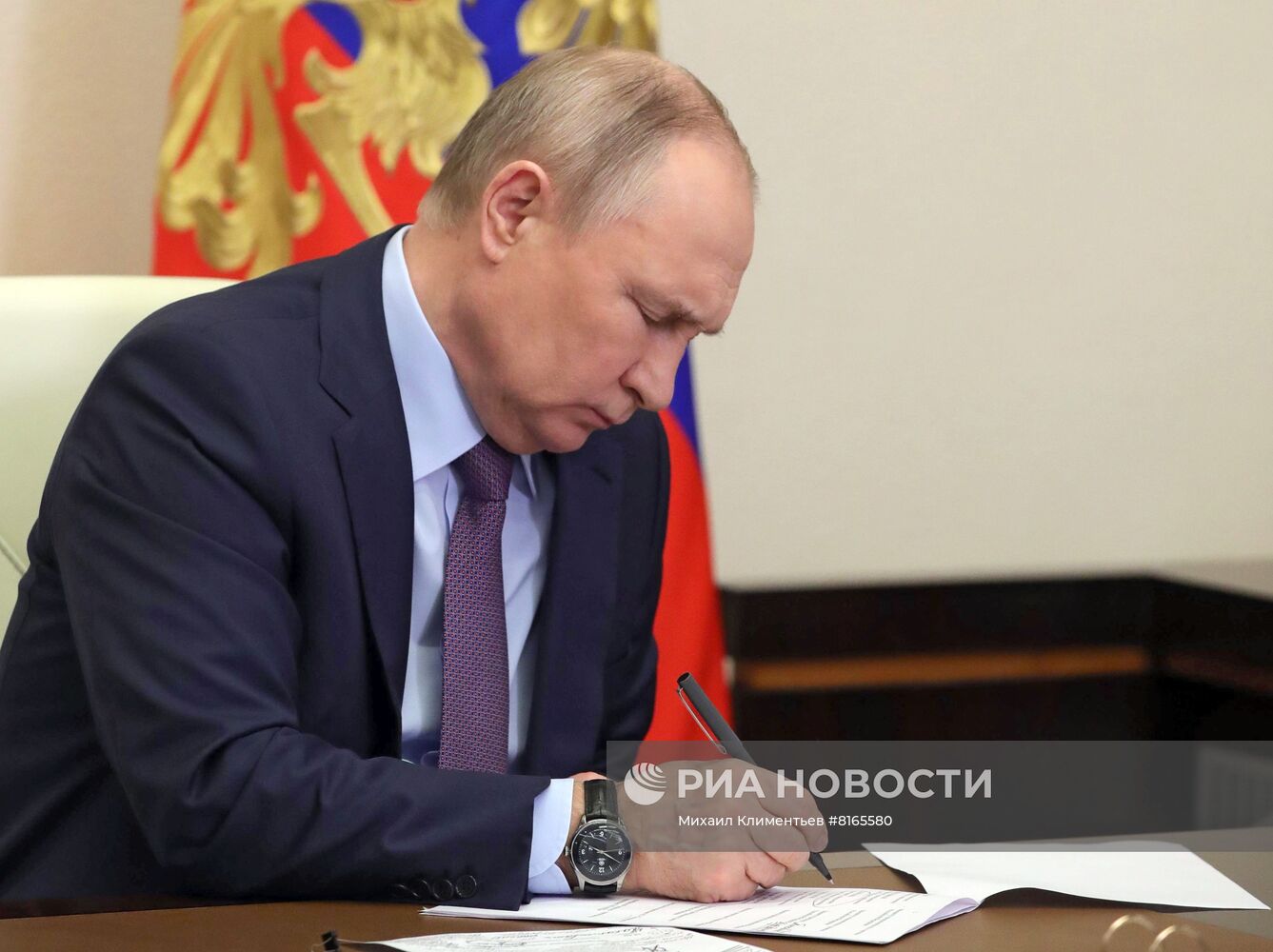 Президент РФ В. Путин провел совещание о текущей ситуации в нефтегазовом секторе