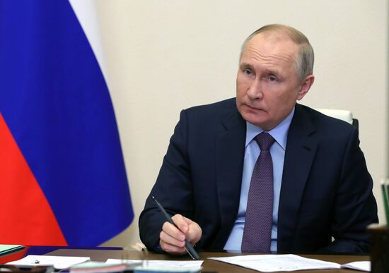 Президент РФ В. Путин провел совещание о текущей ситуации в нефтегазовом секторе