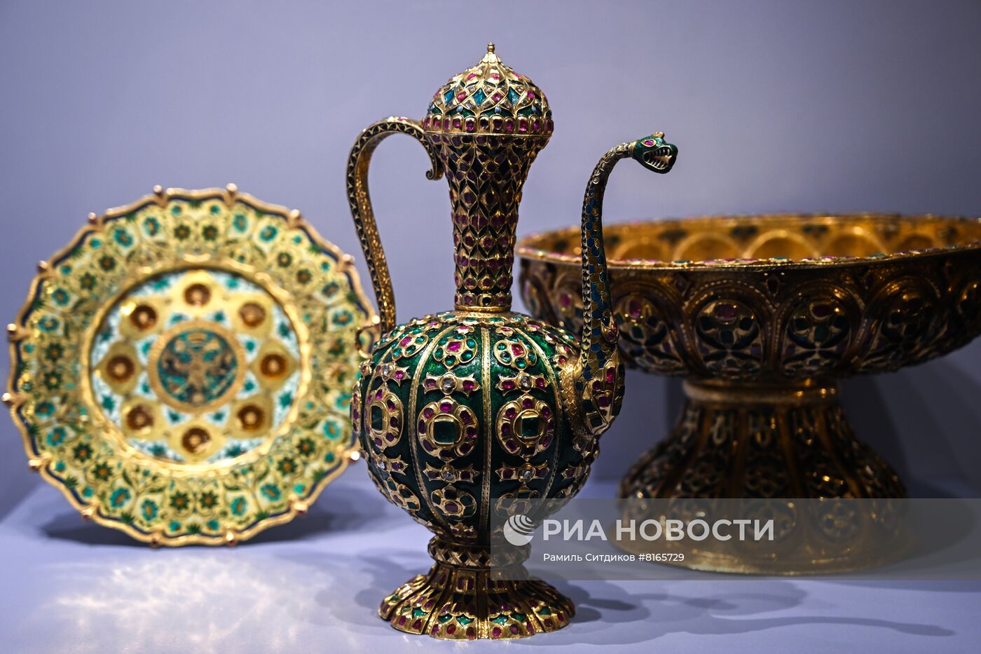 Выставка "Кремлевский сервиз. Дар семьи Карисаловых"