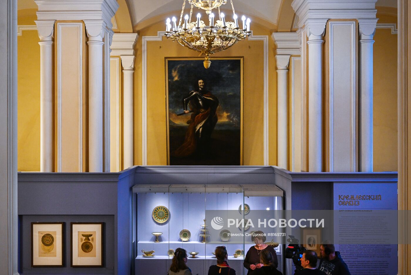 Выставка "Кремлевский сервиз. Дар семьи Карисаловых"