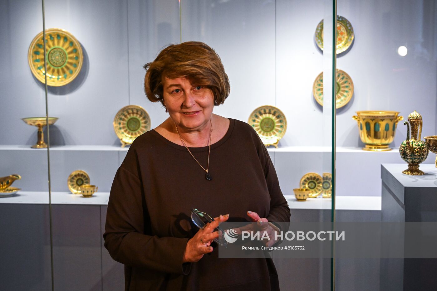 Выставка "Кремлевский сервиз. Дар семьи Карисаловых"