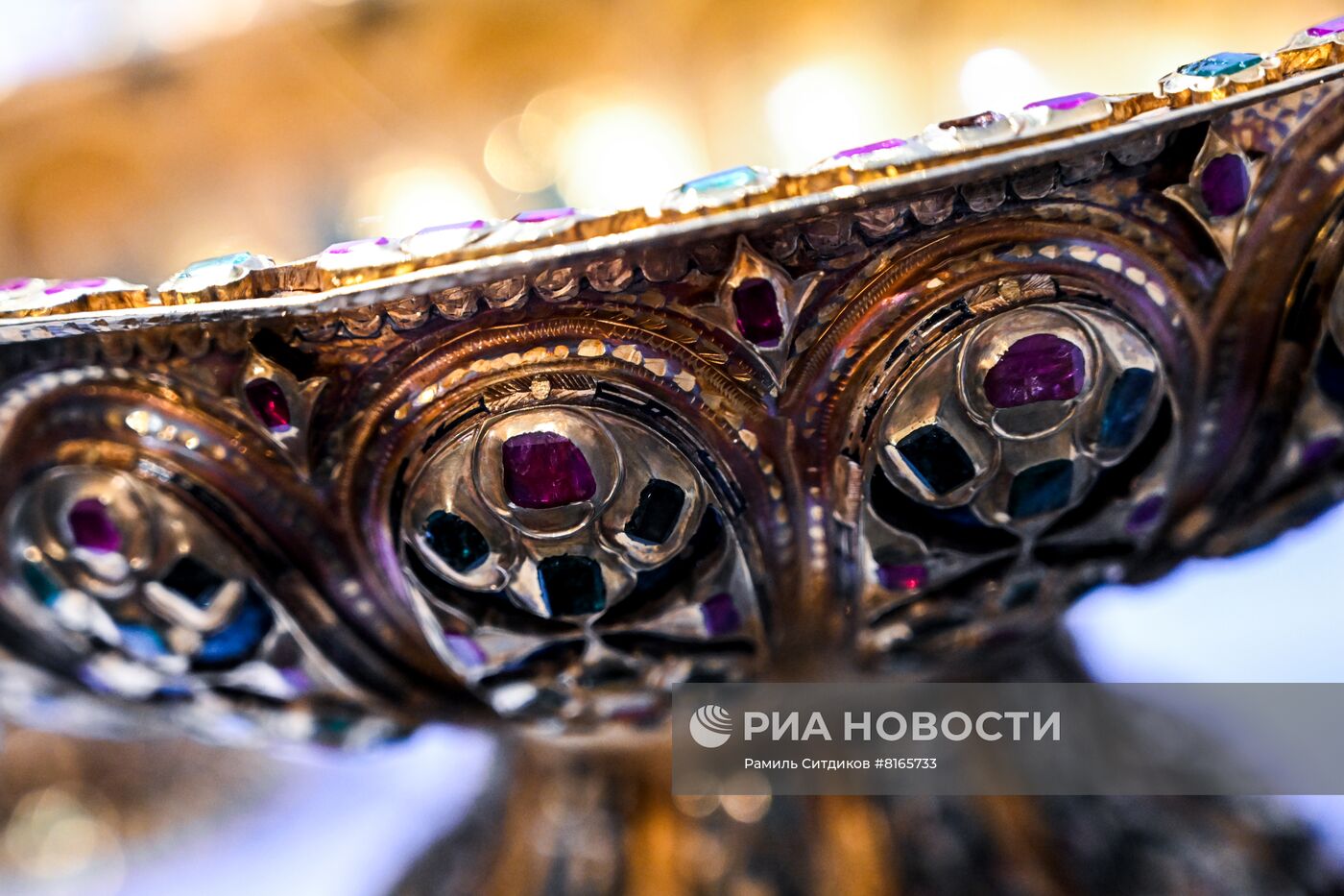 Выставка "Кремлевский сервиз. Дар семьи Карисаловых"