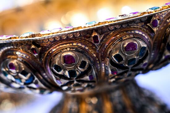 Выставка "Кремлевский сервиз. Дар семьи Карисаловых"