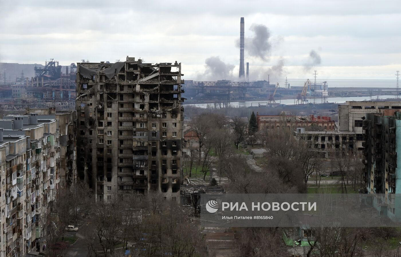 Продолжается освобождение Мариуполя