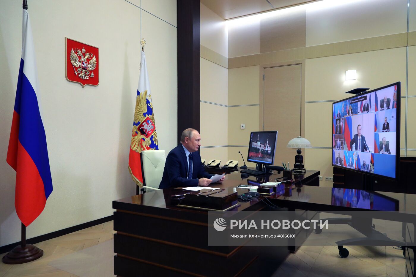 Президент РФ В. Путин провел заседание Совбеза РФ