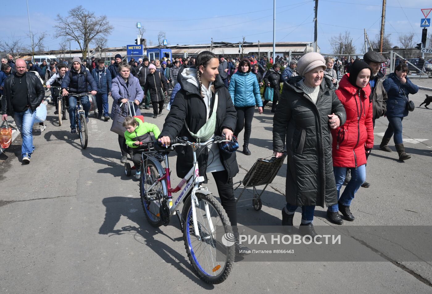Центр гуманитарной помощи в Мариуполе