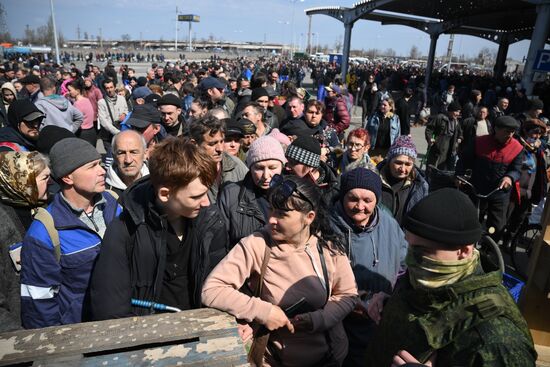 Центр гуманитарной помощи в Мариуполе