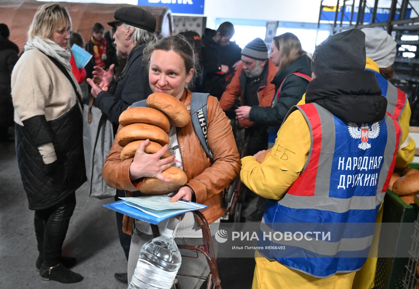 Центр гуманитарной помощи в Мариуполе