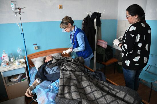 Оказание медицинской помощи в областной больнице Мариуполя