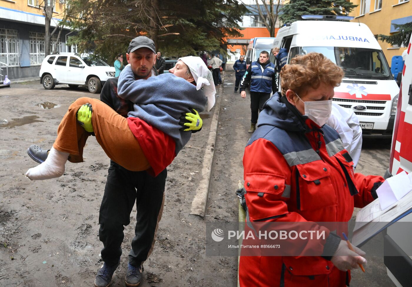 Оказание медицинской помощи в областной больнице Мариуполя