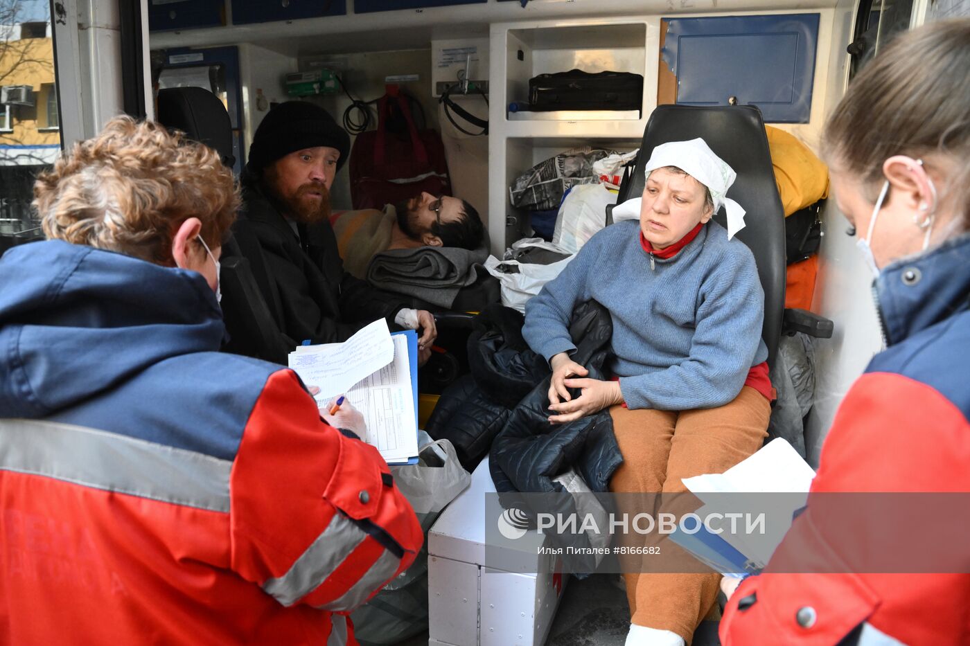Оказание медицинской помощи в областной больнице Мариуполя