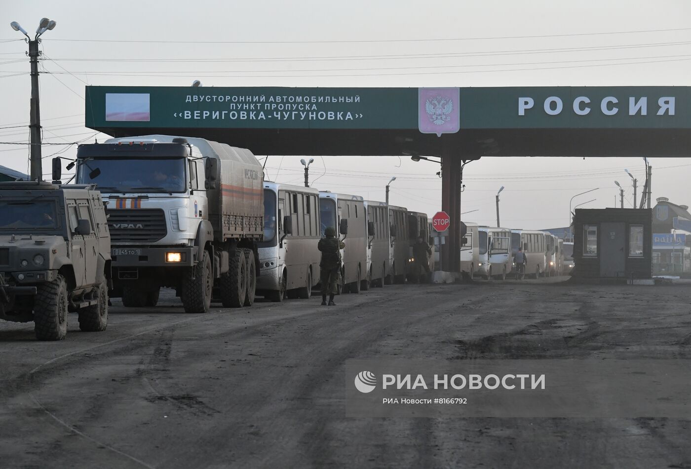 Российские военные эвакуируют мирное население из Изюма в Белгородскую  область | РИА Новости Медиабанк