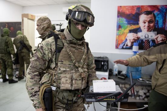 Силовики нашли брошенный колл-центр телефонных мошенников в Бердянске