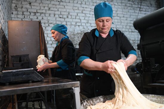 Выпечка хлеба для жителей освобожденных территорий ЛНР