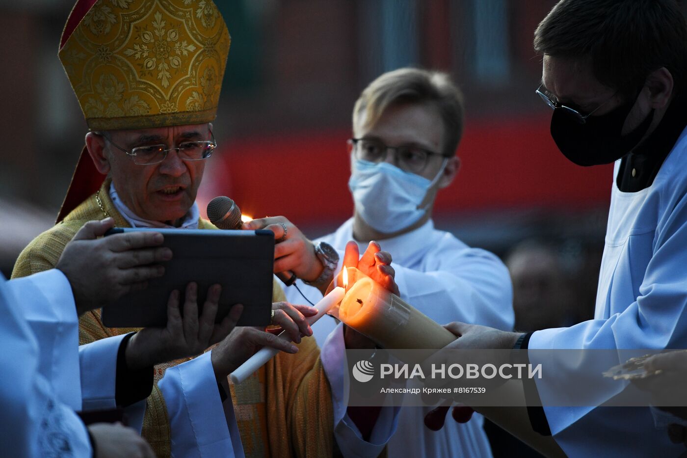 Празднование католической Пасхи в России