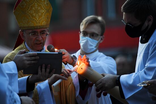 Празднование католической Пасхи в России