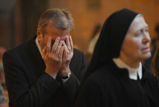 Празднование католической Пасхи в России