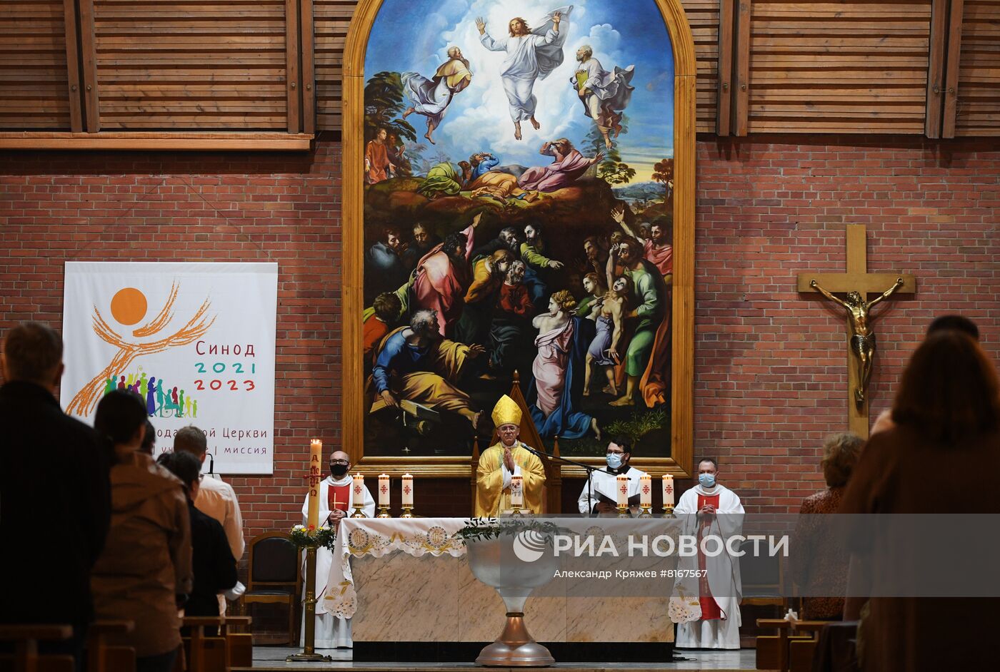 Празднование католической Пасхи в России