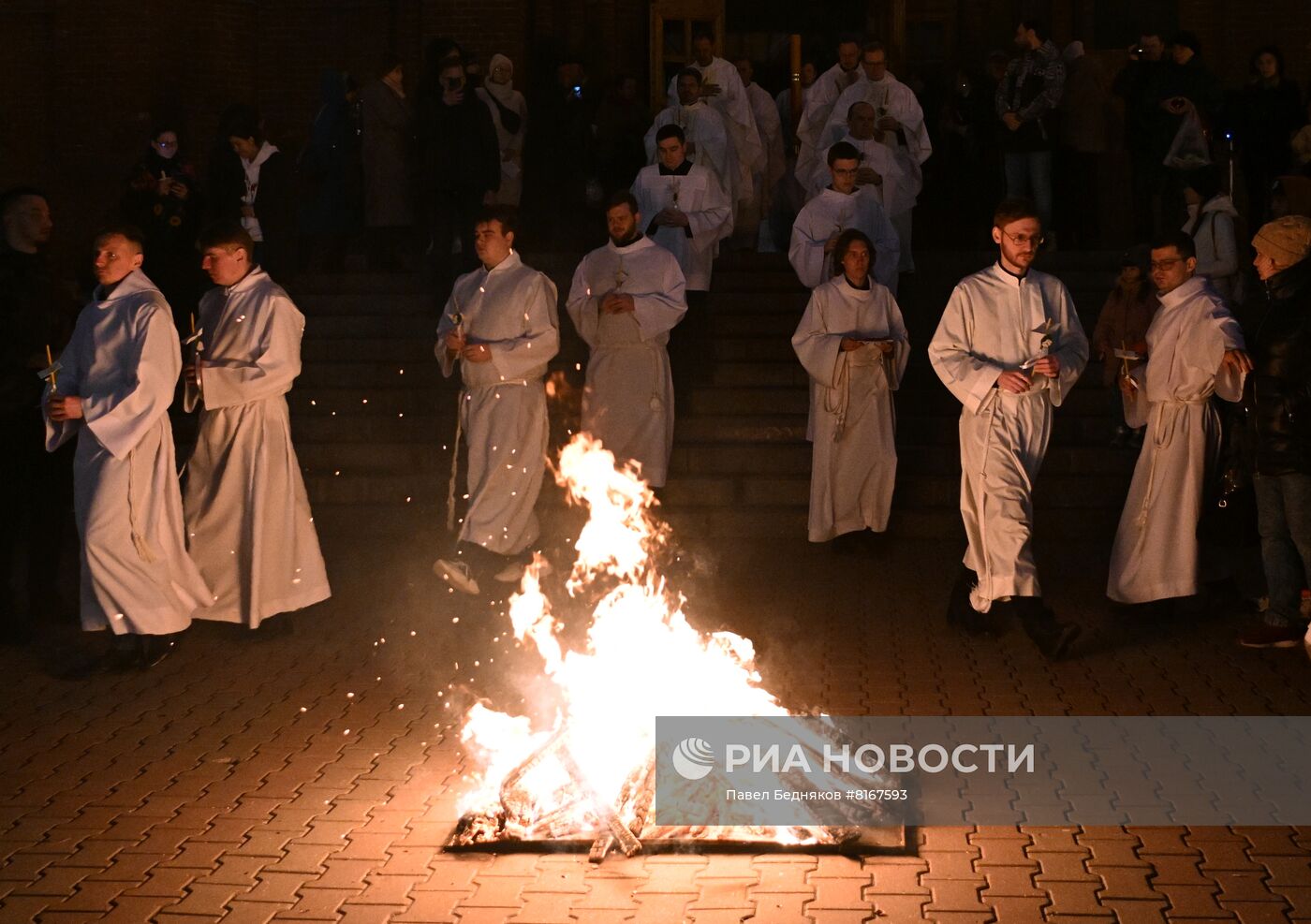 Празднование католической Пасхи в России