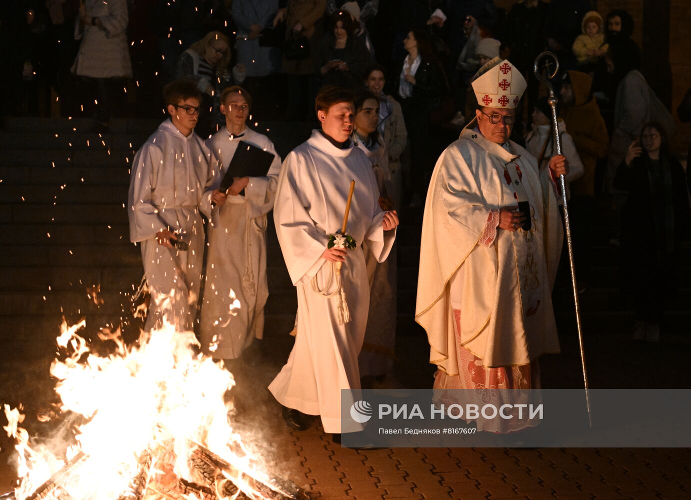 Празднование католической Пасхи в России