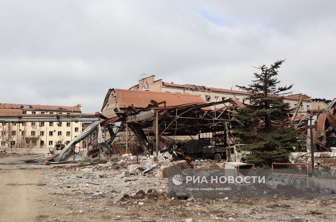 Мариупольский металлургический комбинат имени Ильича после освобождения от националистов