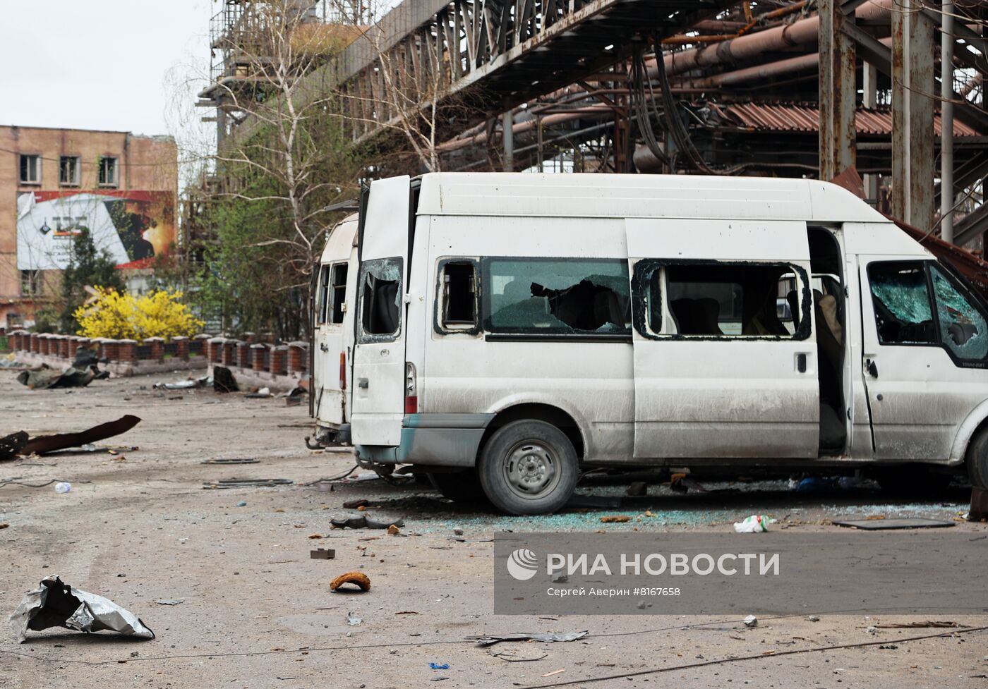 Мариупольский металлургический комбинат имени Ильича после освобождения от националистов