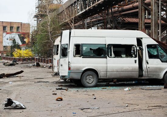 Мариупольский металлургический комбинат имени Ильича после освобождения от националистов