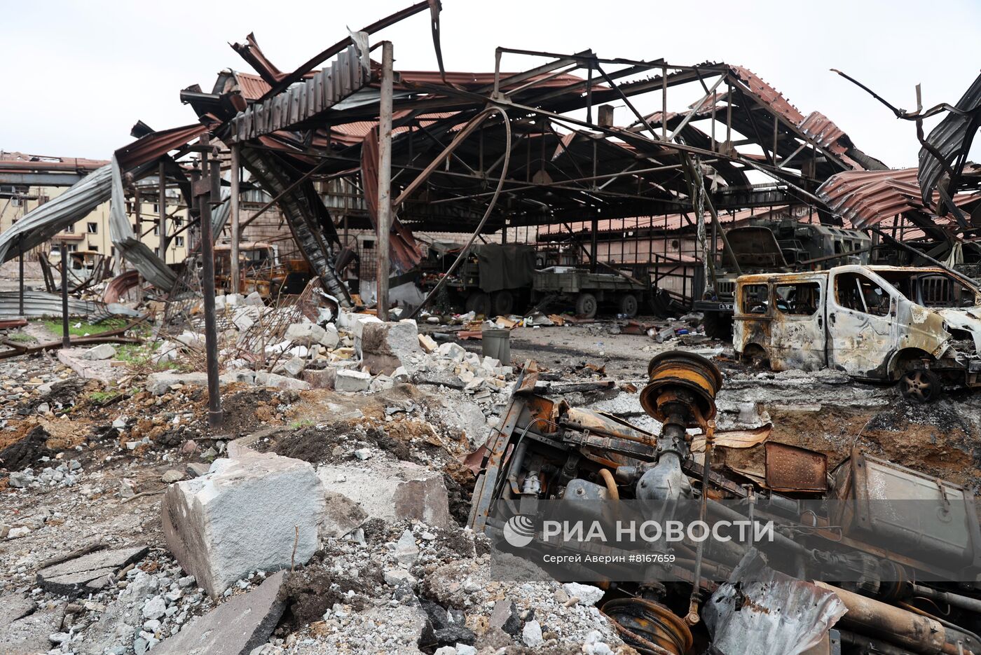 Мариупольский металлургический комбинат имени Ильича после освобождения от националистов