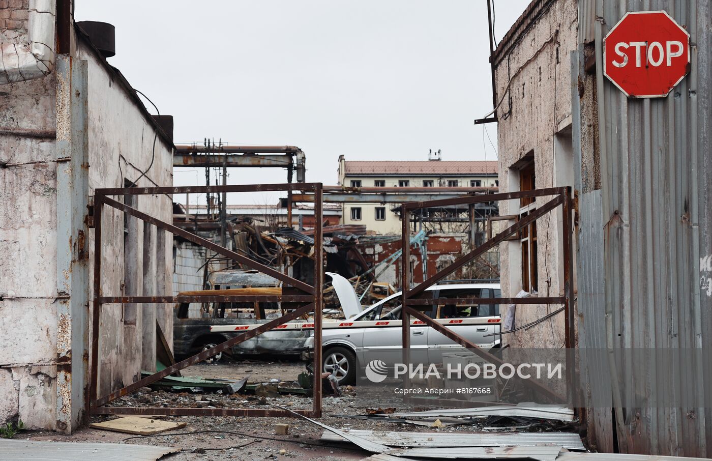 Мариупольский металлургический комбинат имени Ильича после освобождения от националистов