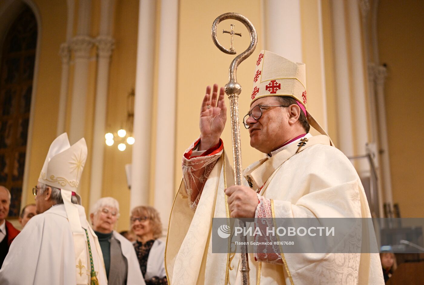 Празднование католической Пасхи в России