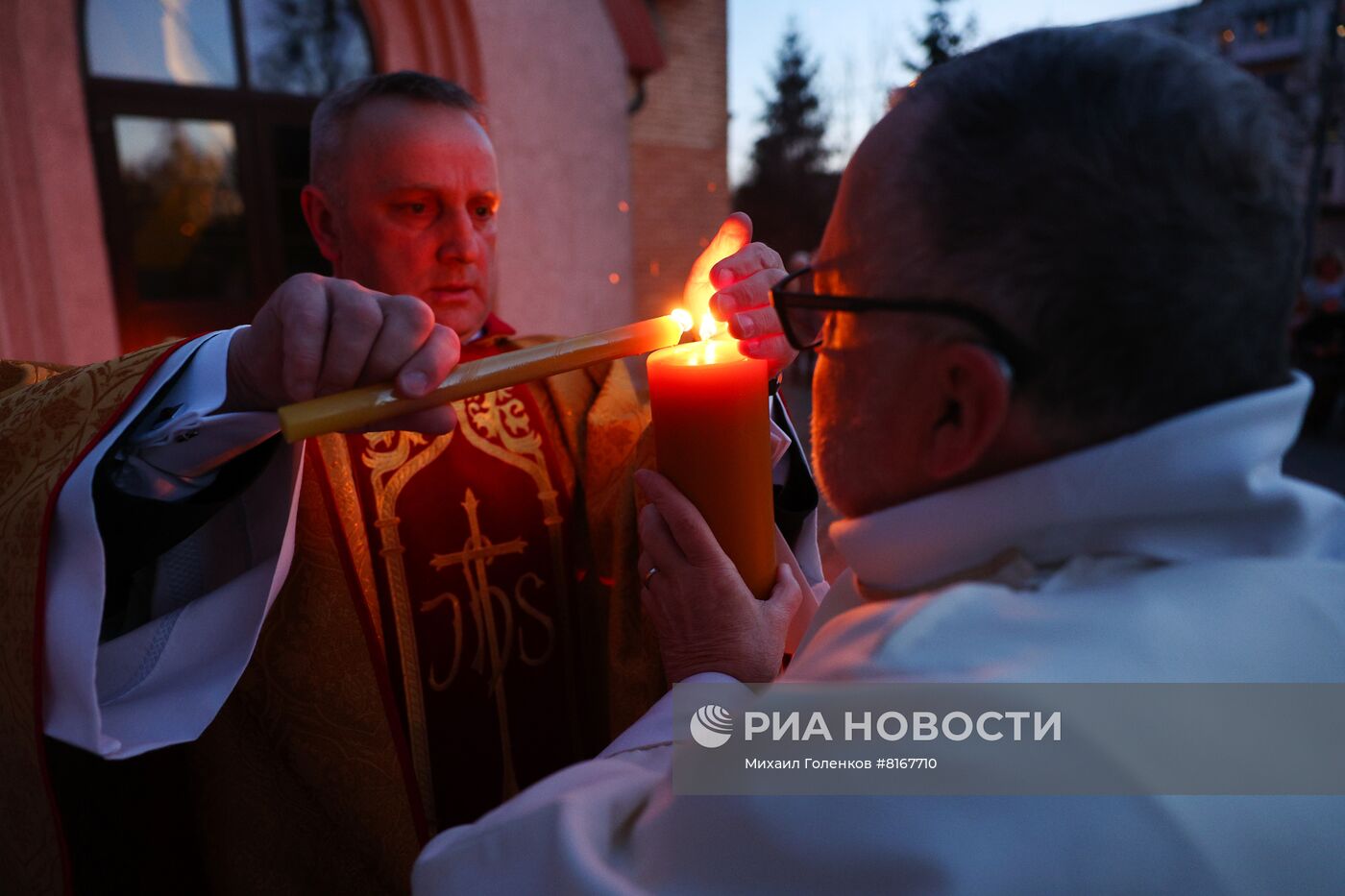 Празднование католической Пасхи в России