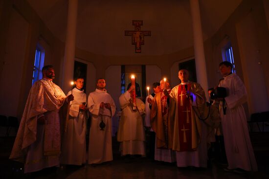 Празднование католической Пасхи в России