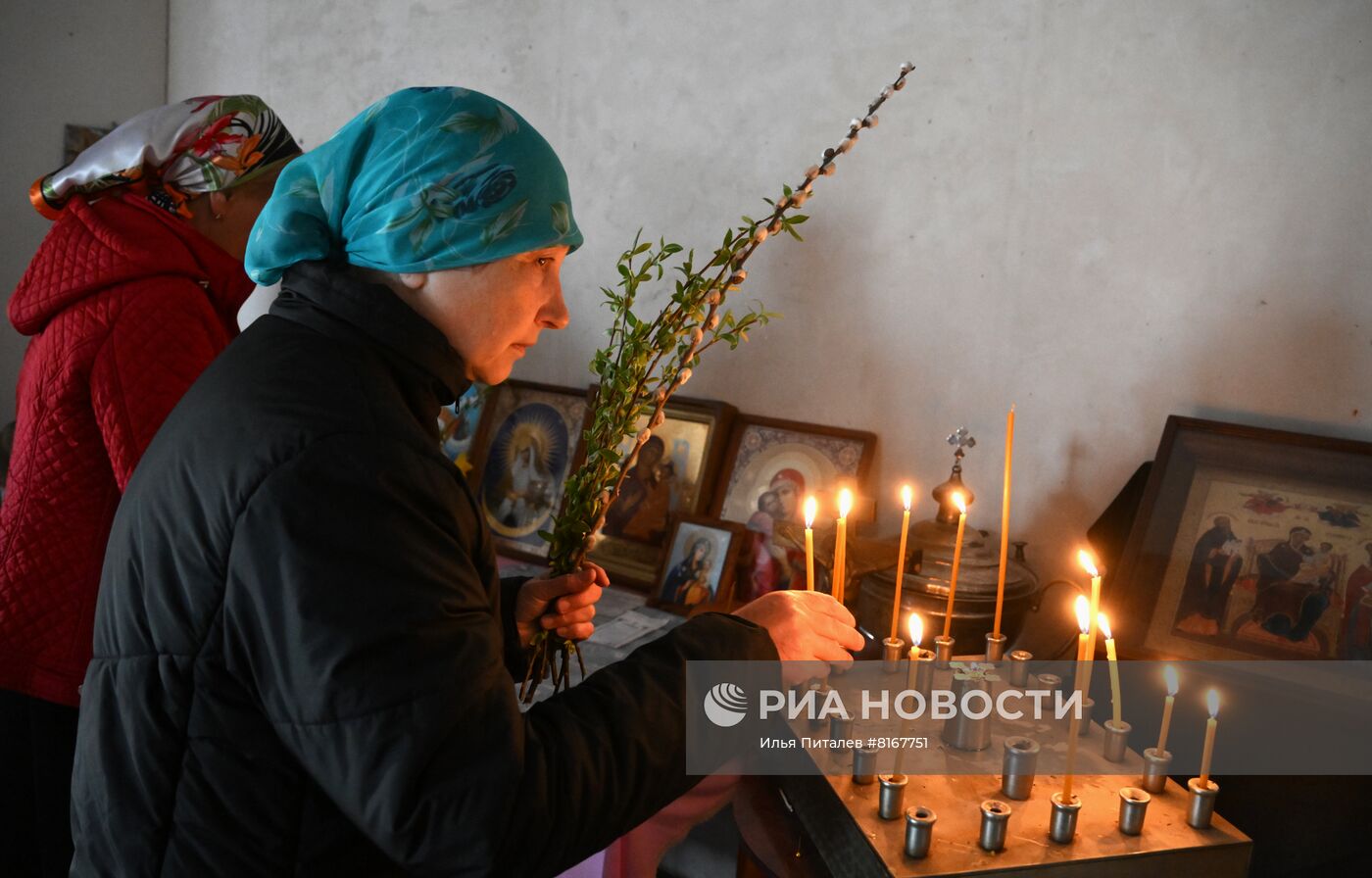 Верующие отмечают Вербное воскресенье в Волновахе