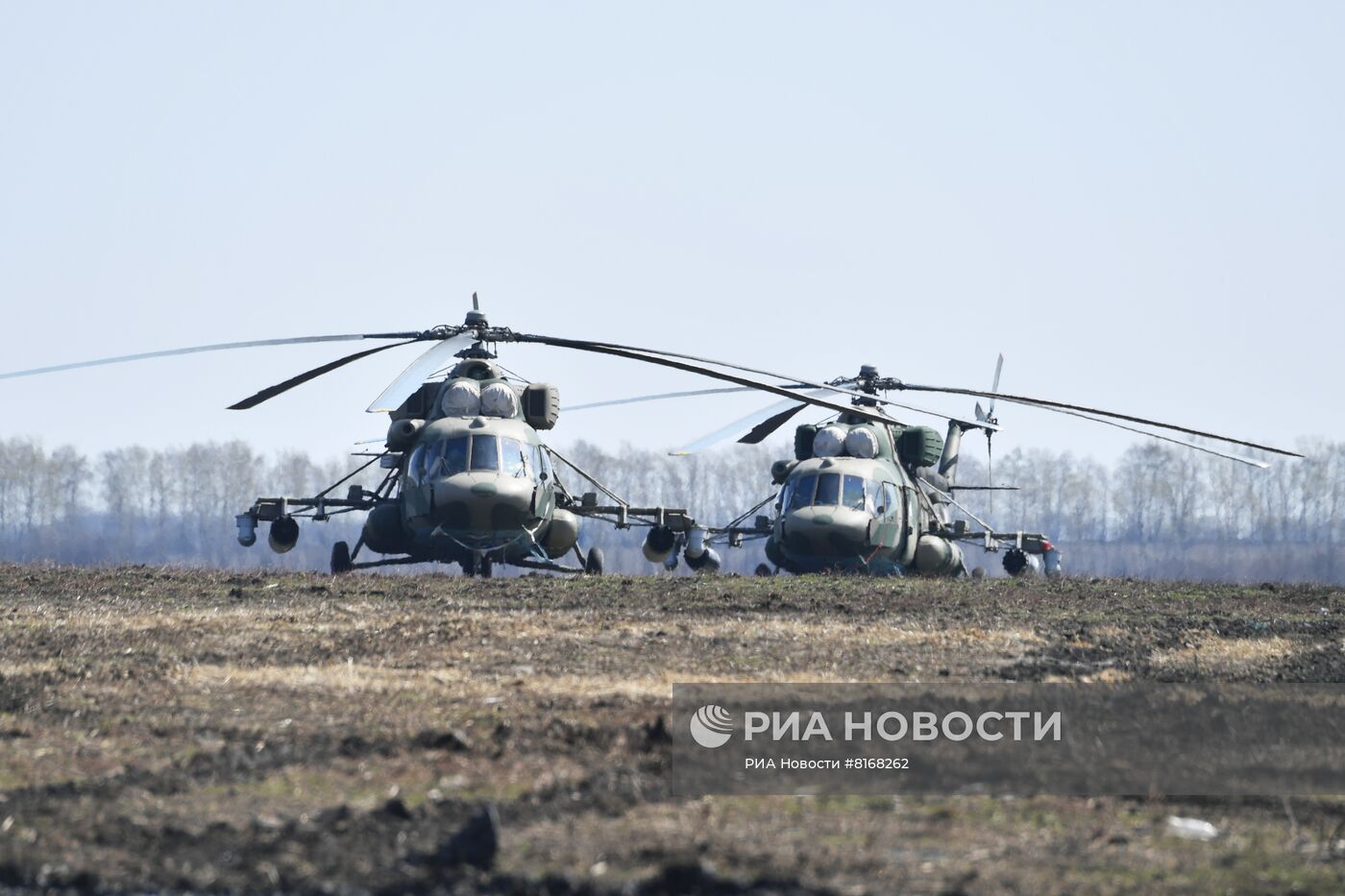 Работа экипажей вертолётов по прикрытию и сопровождению колонн на Харьковском направлении спецоперации