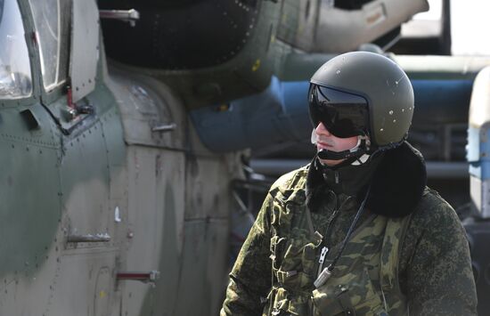 Работа экипажей вертолётов по прикрытию и сопровождению колонн на Харьковском направлении спецоперации