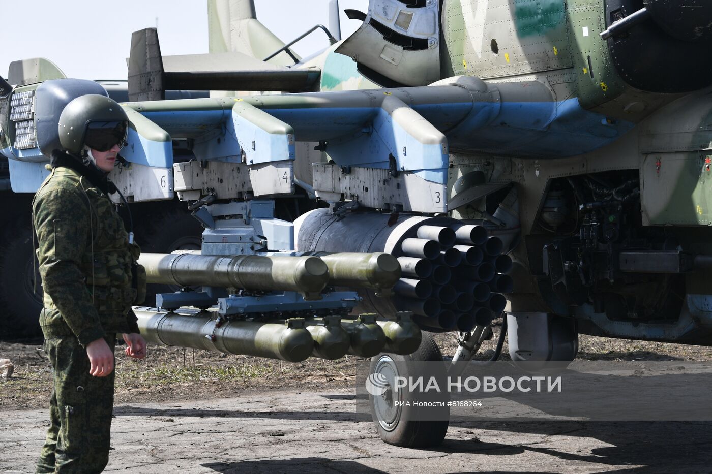 Работа экипажей вертолётов по прикрытию и сопровождению колонн на Харьковском направлении спецоперации