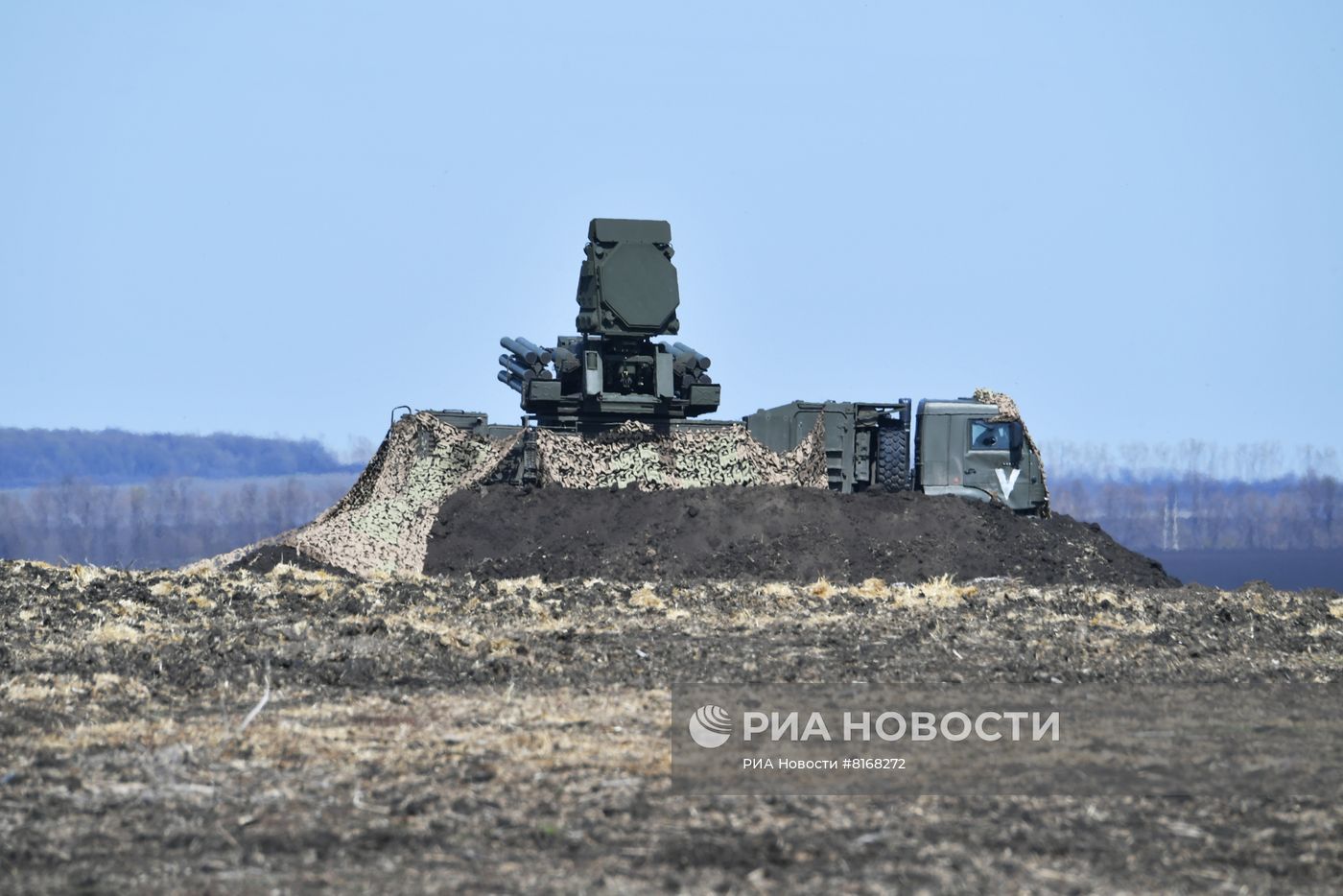 Работа экипажей вертолётов по прикрытию и сопровождению колонн на Харьковском направлении спецоперации
